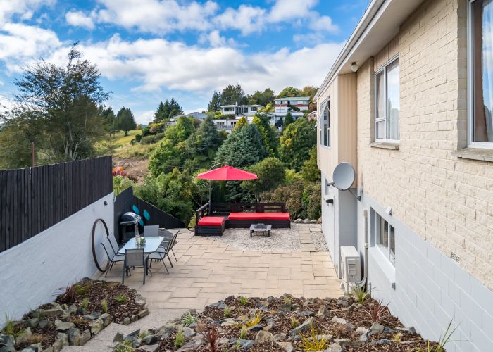  at 16 Pioneer Crescent, Helensburgh, Dunedin