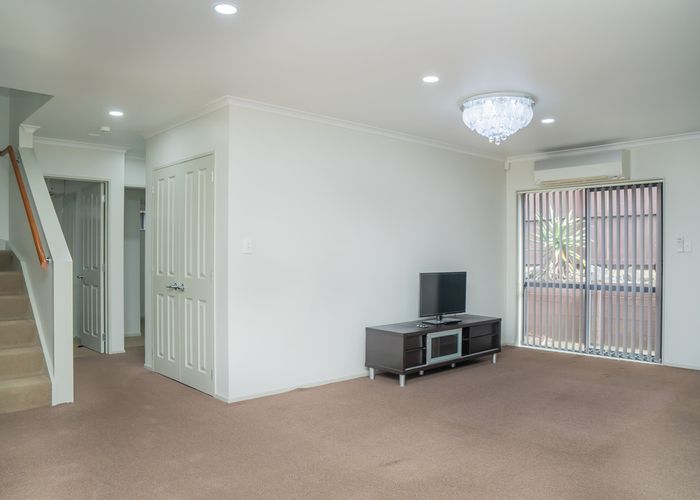  at 37 Peninsula Road, Mangere, Auckland