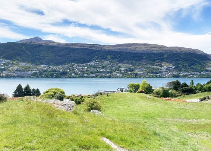  at 1 Elk Place, Kelvin Heights, Queenstown
