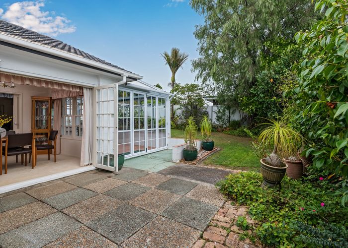  at 96 Glenmore Road, Sunnyhills, Auckland