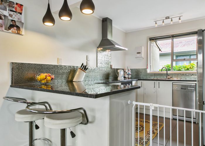  at 2/10 Gordon Road, Papatoetoe, Auckland