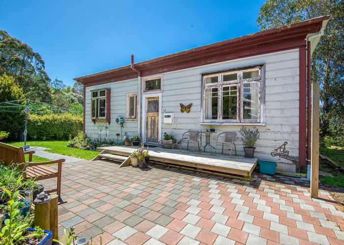  at 16 Westra View, Tawa, Wellington