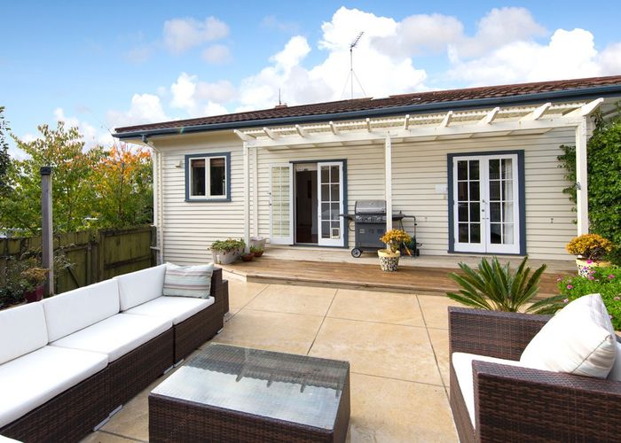  at 9 Mons Avenue, Mount Roskill, Auckland