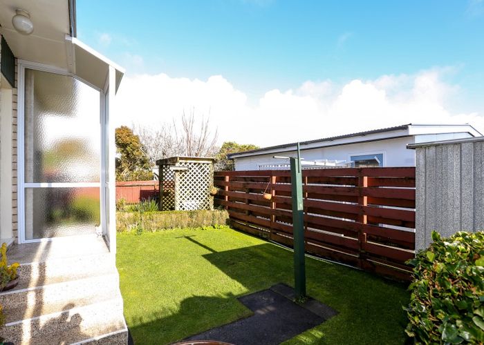  at 5 Riversdale Drive, Merrilands, New Plymouth