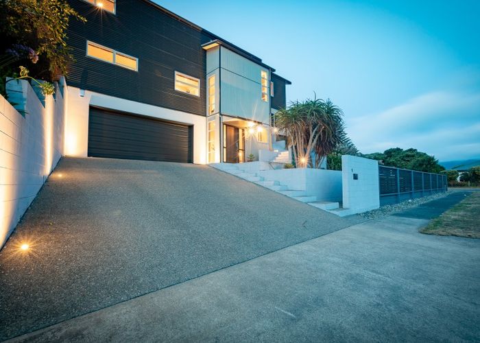  at 15 Jane Street, Waikanae Beach, Waikanae
