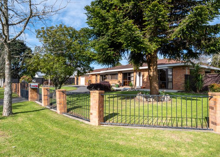  at 2 Vintners Close, Huapai, Kumeu
