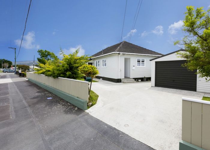  at 3 Savage Crescent, Upper Hutt Central, Upper Hutt