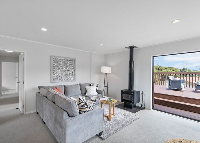  at 6 Thistledew Place, Bayview, Auckland