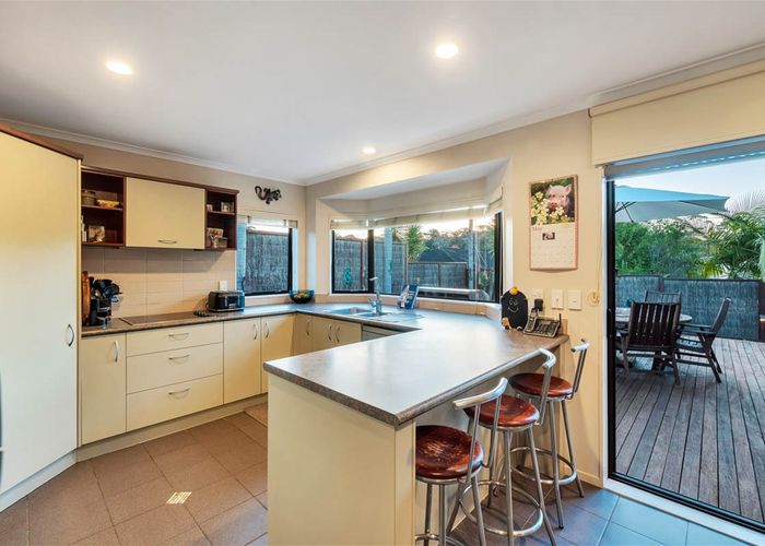  at 7 Sapperton Drive, Henderson, Auckland