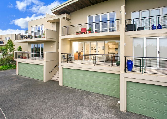  at 2/166 Mokoia Road, Chatswood, Auckland