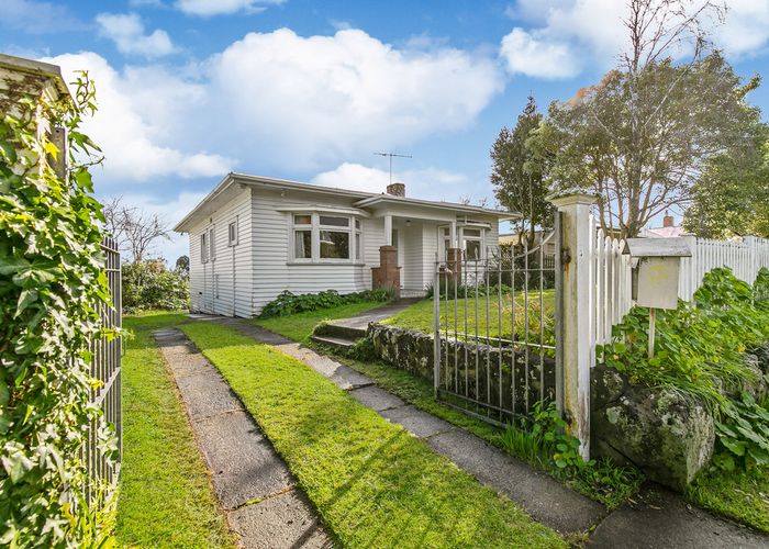  at 10 Weston Avenue, Mount Albert, Auckland