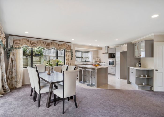  at 8 Powercourt Drive, Flat Bush, Auckland