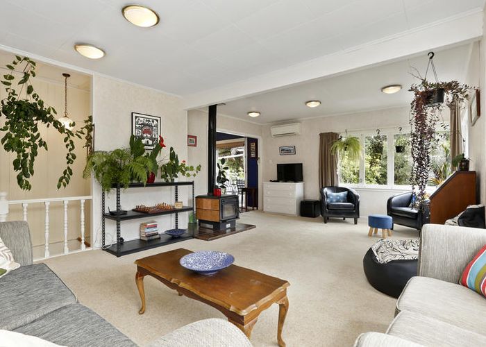  at 562 Scenic Drive, Waiatarua, Auckland