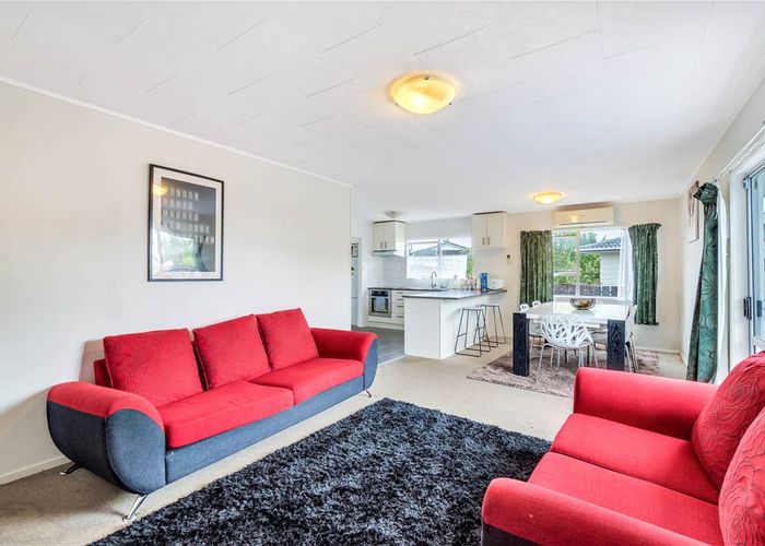 at 2 Silverstone Place, Henderson, Auckland