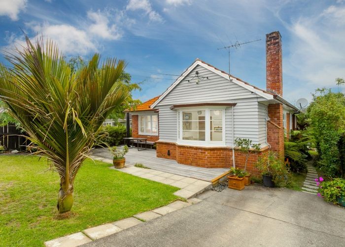  at 16 Wainoni Avenue, Point Chevalier, Auckland
