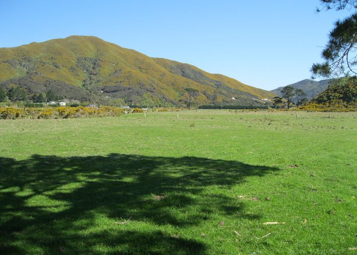  at 500 Coast Road, Wainuiomata Coast, Lower Hutt
