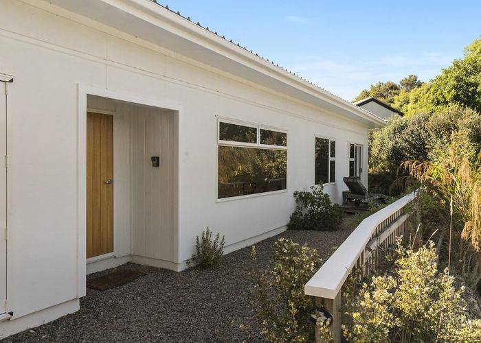 at 14 Avro Road, Blue Mountains, Upper Hutt