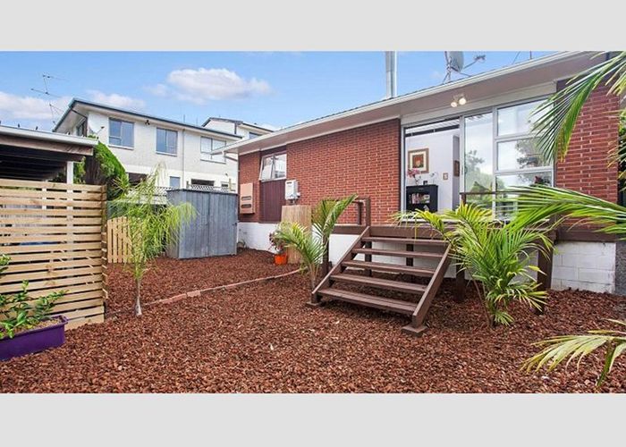  at 2/15 Athens Road, Onehunga, Auckland
