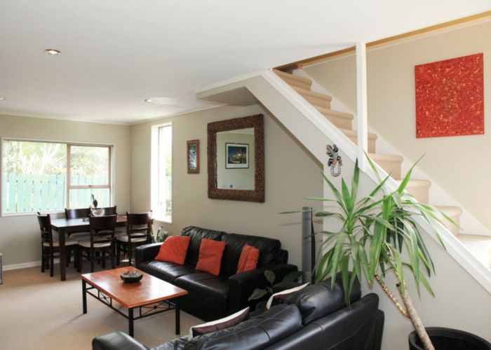 at 4/90 Lynwood Road, New Lynn, Auckland