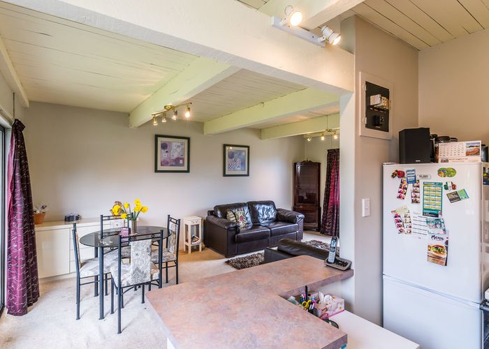  at 114 Akaroa Drive, Maupuia, Wellington