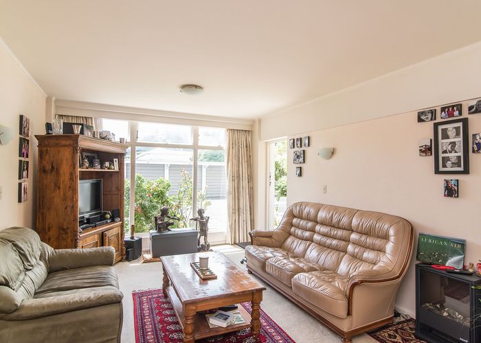  at 2/4 Claremont Grove, Mount Victoria, Wellington