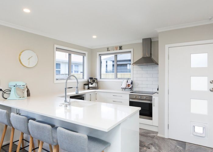  at 24 Roberts Line, Kelvin Grove, Palmerston North