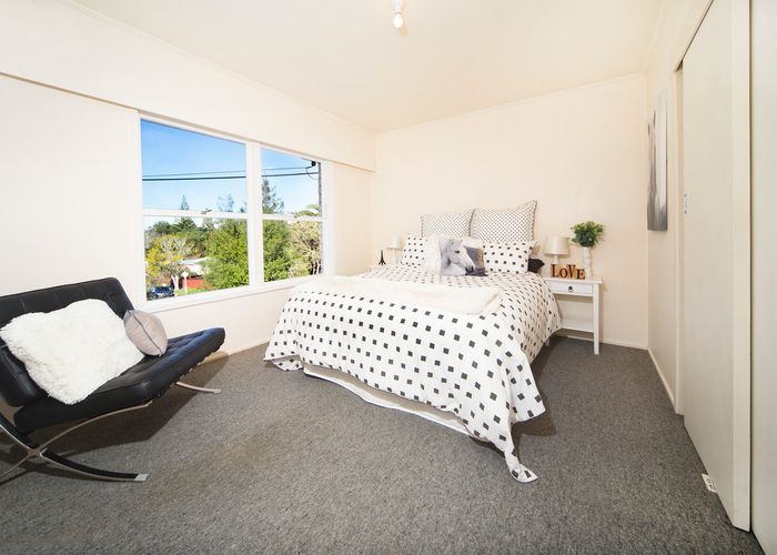  at 2/42 Hogans Road, Glenfield, Auckland
