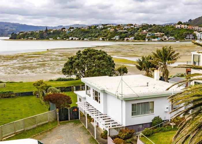  at 28 Mana Esplanade, Paremata, Porirua