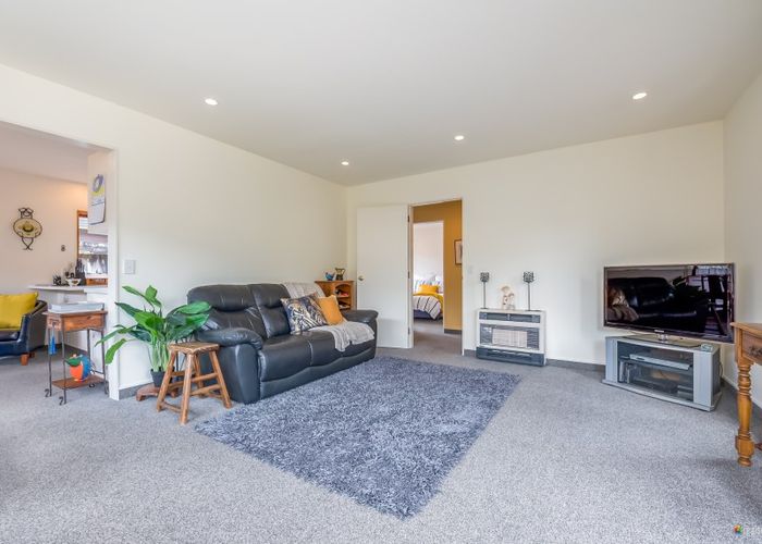  at 2/14 Vincent Street, Waterloo, Lower Hutt