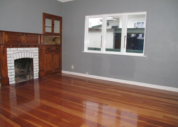  at 10 Viola Avenue, Mangere East, Auckland