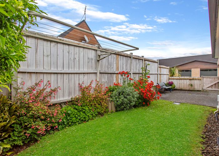  at 5/56 Larnoch Road, Henderson, Auckland