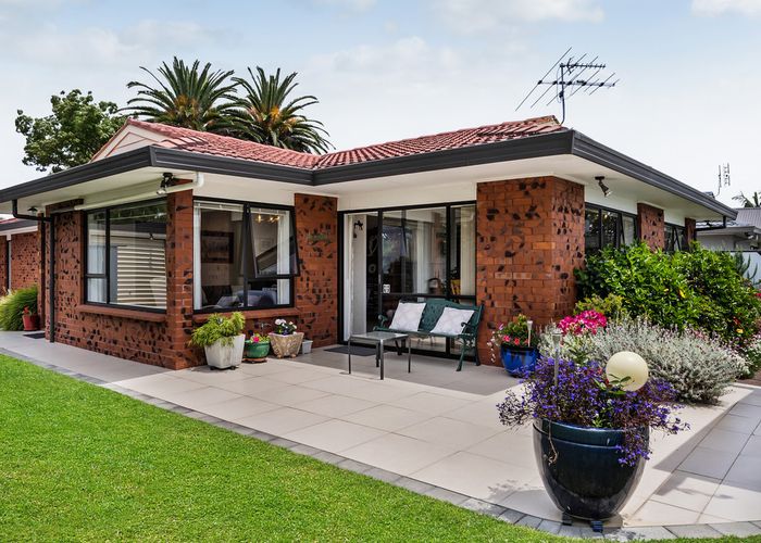  at 49 Walter Strevens Drive, Conifer Grove, Takanini