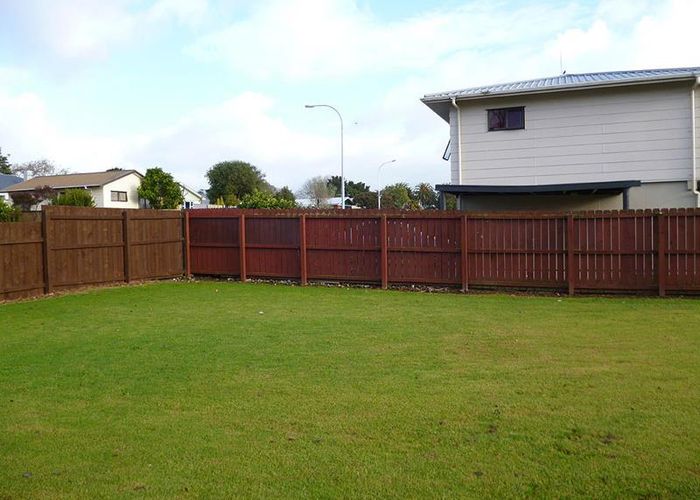  at 2/17 Jellicoe Road, Manurewa, Auckland