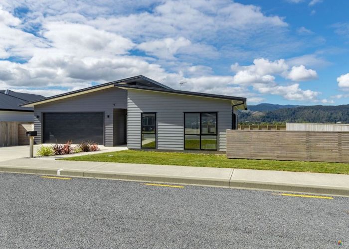  at 100 Riverstone Drive, Riverstone Terraces, Upper Hutt