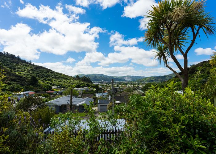  at 9 Holmes Grove, Naenae, Lower Hutt