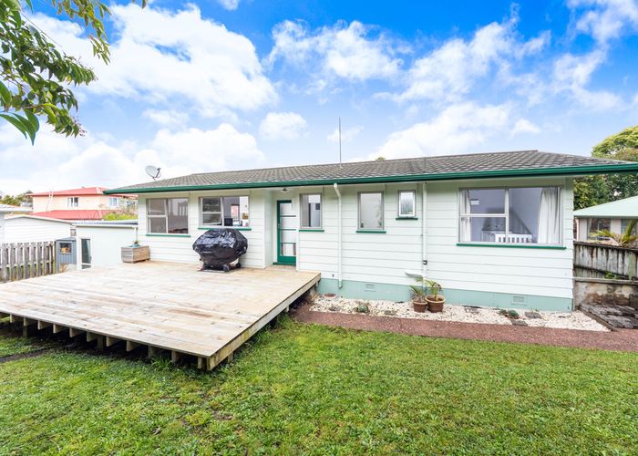 at 52 Chilcott Road, Henderson, Auckland