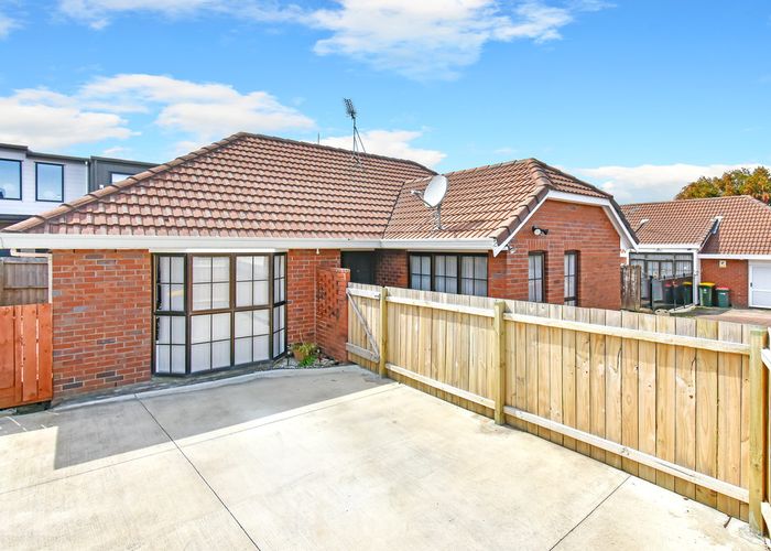 at 2/15 Alfriston Road, Manurewa East, Auckland