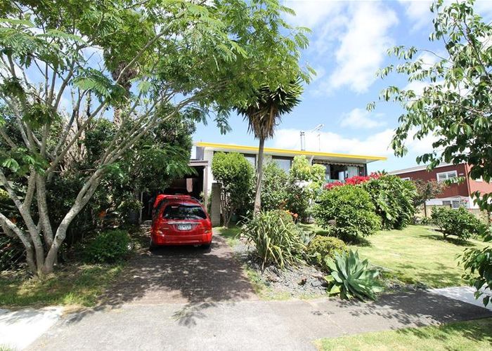  at 1/83 Bramley Drive, Farm Cove, Auckland