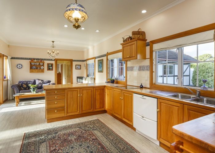  at 98 Hendersons Line, Kelvin Grove, Palmerston North