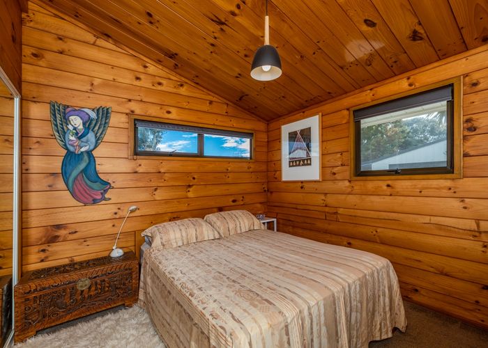  at 16 Peninsula Parade, Hihi