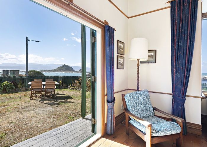  at 346 The Esplanade, Island Bay, Wellington