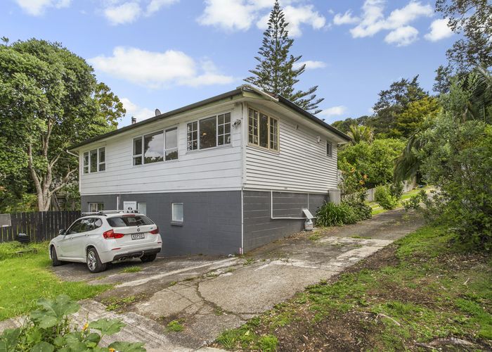  at 8 Kauri Point Road, Laingholm, Auckland