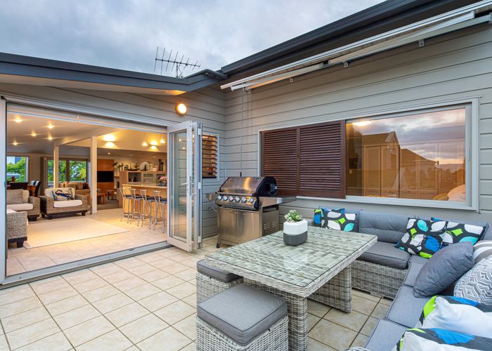  at 27 Ocean View Road, Milford, Auckland