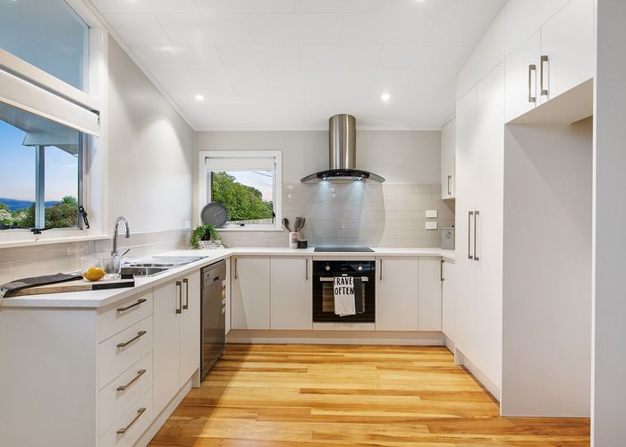  at 3 Mckenzie Road, Mangere Bridge, Auckland