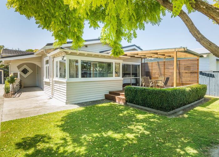  at 102 Heathcote Avenue, Mayfair, Hastings