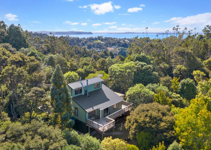  at 33 Tinopai Road, Titirangi, Auckland