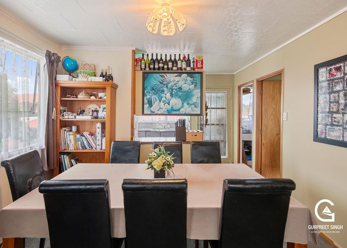  at 20 Navigator Place, Papatoetoe, Auckland