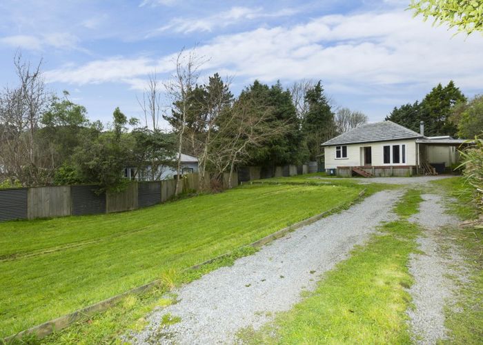 at 5 Avian Road, Blue Mountains, Upper Hutt