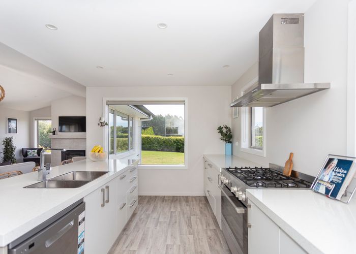  at 6/102 Beach Road, Awamoa