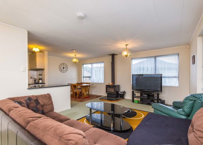  at 4 Flamingo Court, Goodwood Heights, Auckland
